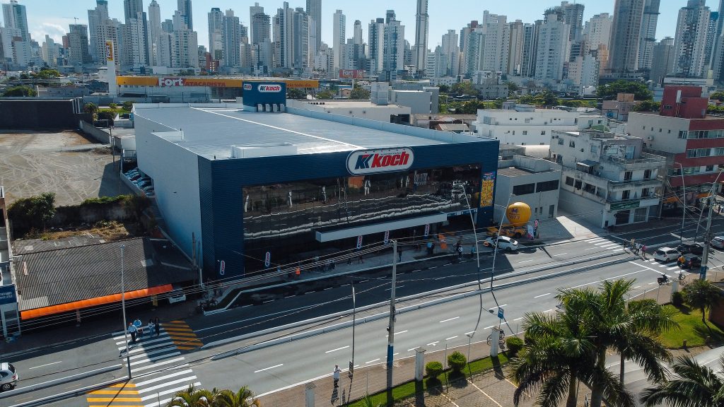 SuperKoch inaugura nova loja em Balneário Camboriú com checkouts híbridos