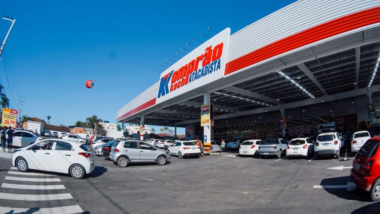 Grupo Koch inaugura primeira loja Komprão em Balneário Barra do Sul